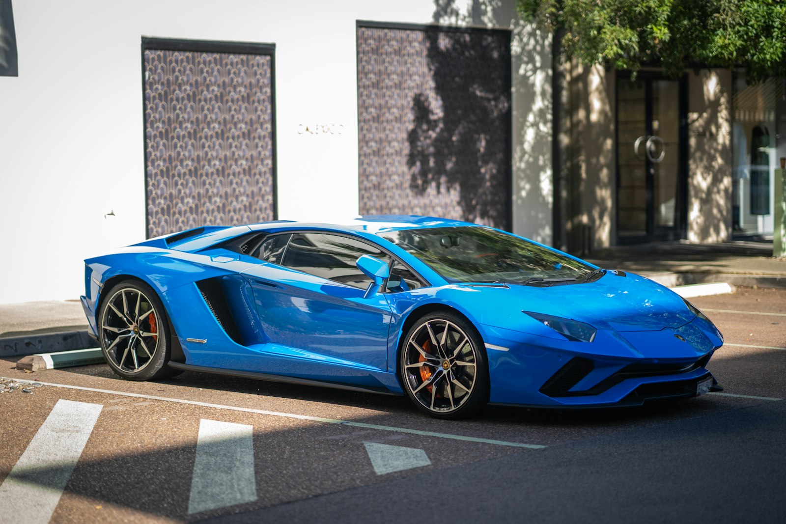 Mavi Lamborghini Aventador S
