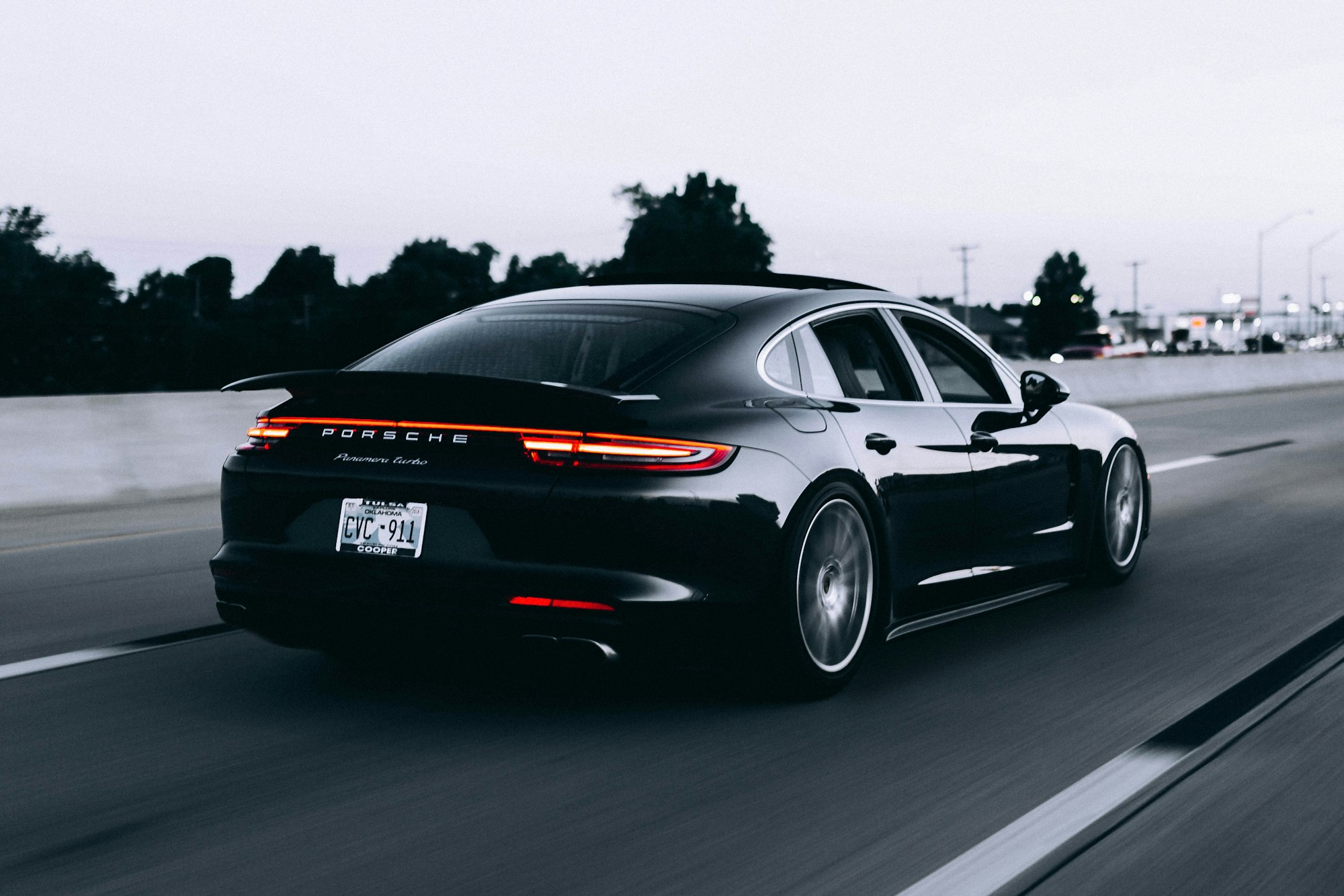 Seramik cam filmi uygulanmış Porsche Panamera